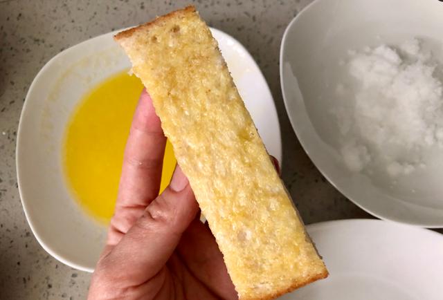 吐司片吃不完，就换一种新吃法，变身美味的下午茶点