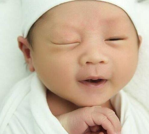 超级宝妈▲生娃后朋友圈如何“报喜”?有种“报喜”叫“找骂”,但愿不是你