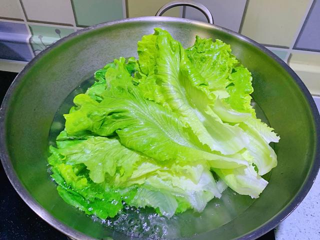 入冬后，时常吃得太油腻，试试这道菜，口感脆爽还刮油