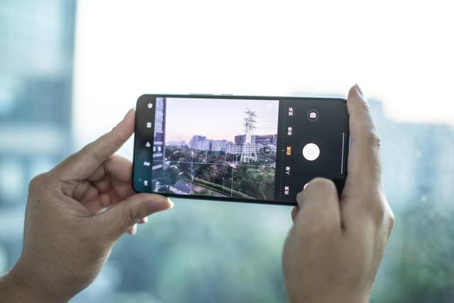 3K档擂台，iQOO 5综合性能比荣耀30 Pro更耀眼