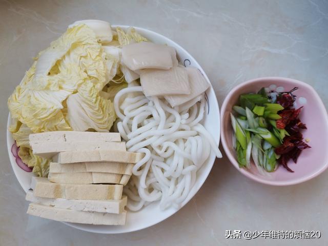 冬季天冷，白菜这样搭配着吃，一煎一炒一炖，鲜香入味，下饭暖身