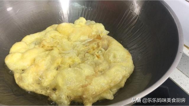 入冬后记得给家人吃这道菜，5种食材巧搭配，营养美味，老少皆宜