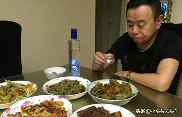 带你看看潘长江现实中的家，如今在家专心带孙子，家里装修好节俭|fun娱乐