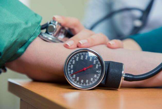 患了高血压，除了控制饮酒，这4种食物也要控制，才能稳定血压