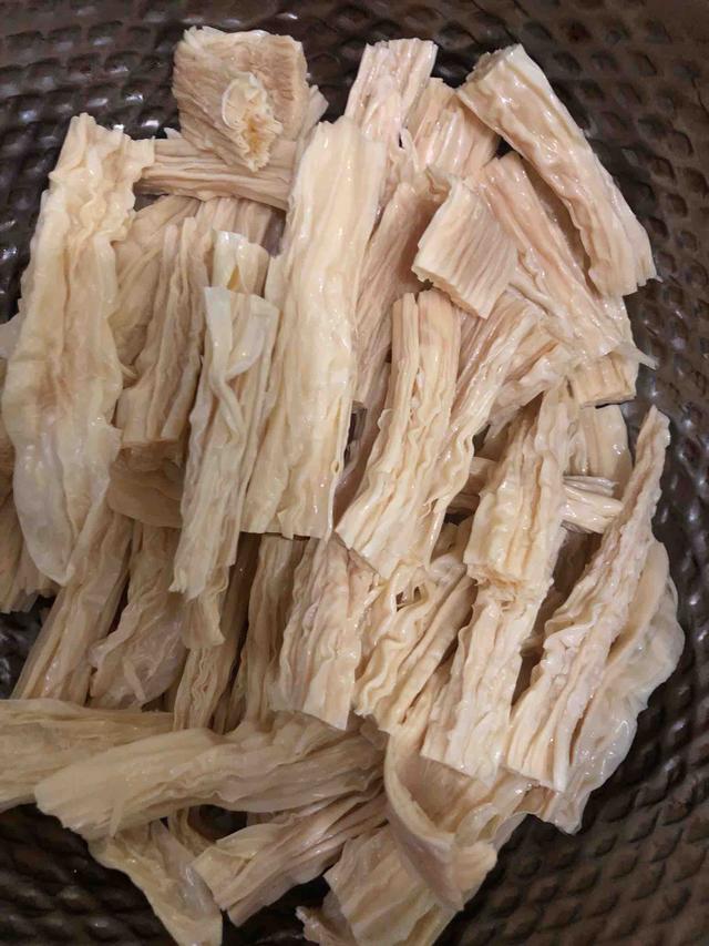 「超级宝妈」邻居孩子16岁身高1米8，秘诀就是常吃“它”，春天不吃可惜了