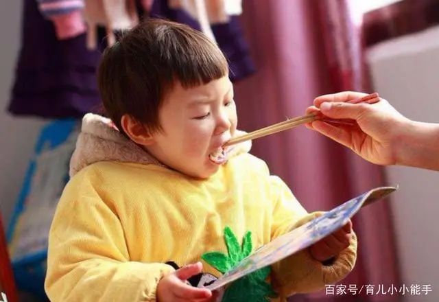 暖先生格调：“孩子不吃饭，总要追着喂”，李玫瑾教授教你一招改掉坏习惯