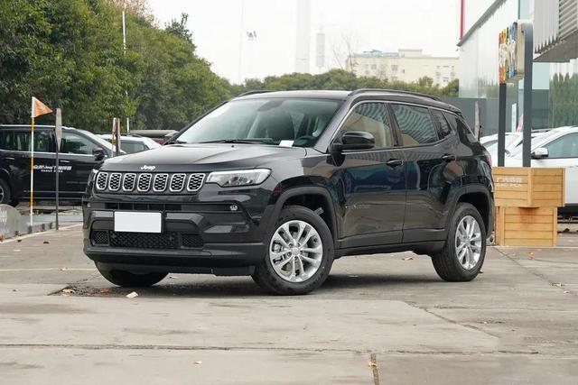 13.98万起售 JEEP指南者推荐220T自动豪华版