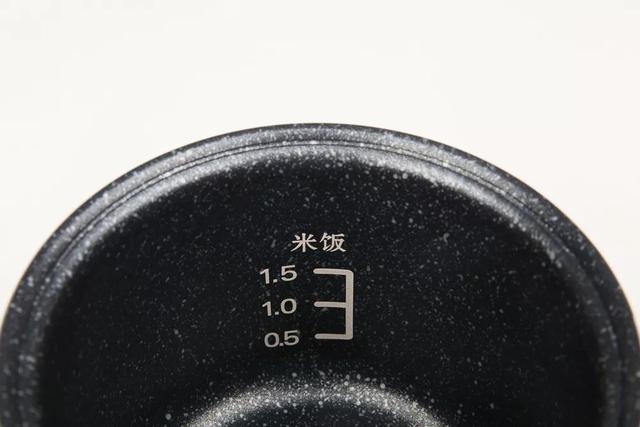 这个0.8L的迷你电饭煲，竟煮饭、煮粥、煲汤、蒸菜样样精通