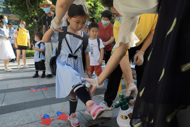 新华网客户端|图集|小萌娃“回笼”,深圳1537所幼儿园今日开园