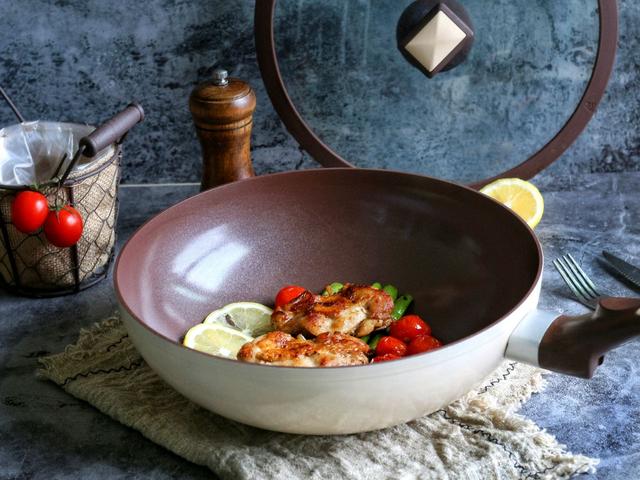 鸡排去腥要用它，比料酒味道好，清新芬芳微酸开胃，现在就流行它