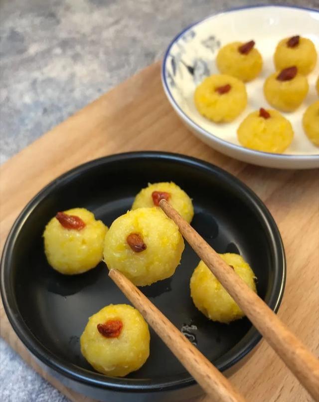 「你的育儿经」不发酵不打发，零难度，往锅里一放就开蒸，适合10个月宝宝