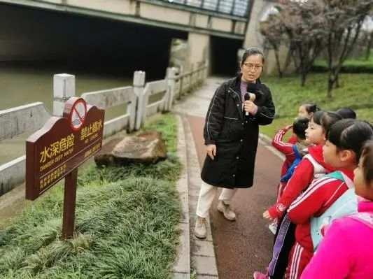 孩子|遇见春天的童话！春游路上，桃源学前教育集团的小伢儿遇到了…