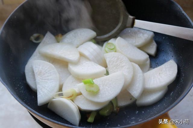 冬天越冷越便宜的菜，营养美味零失败，只放一种调料，太香了