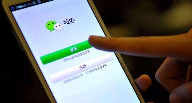 微信这一次摊上“硬茬”了，跨界敌手步步紧逼，微信如何招架？