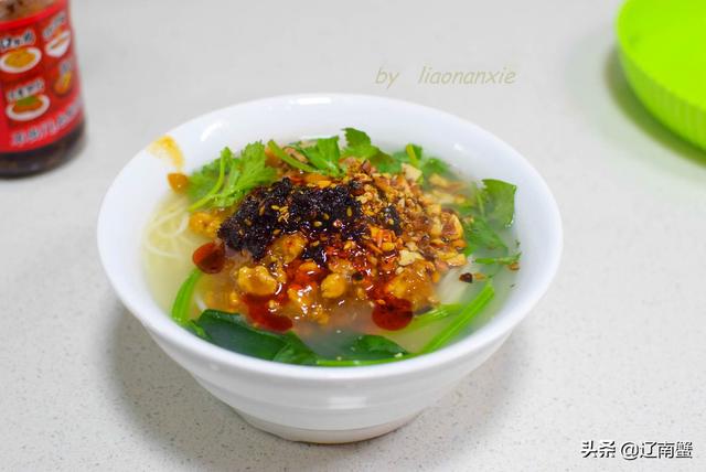 下班回家进厨房，炒一碗肉酱，吃两种面条，比叫外卖还快