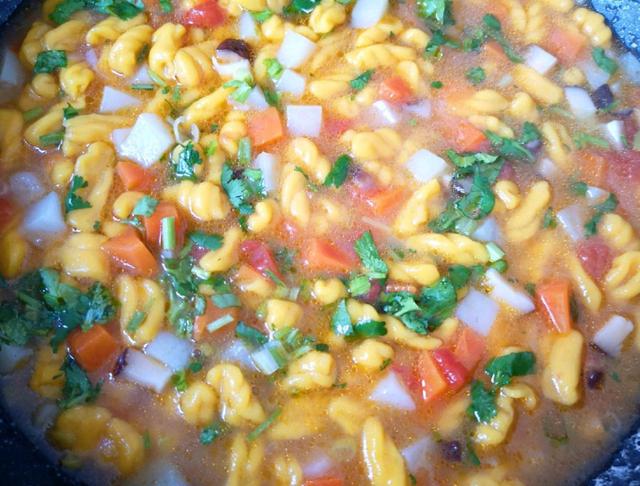 小面卷烩麻食，温暖精巧，配菜包罗万象，营养丰富