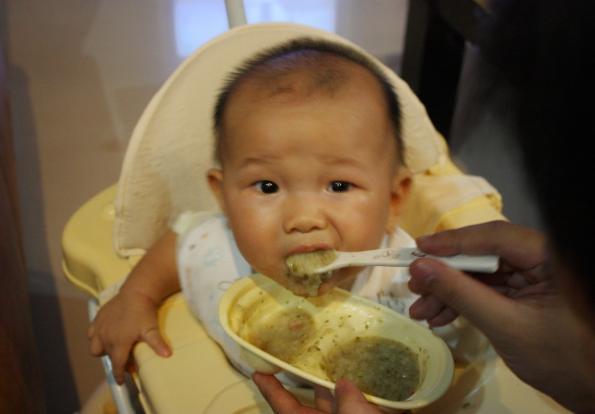 「你的育儿经」这3种辅食家长还在给孩子吃，损伤脾胃没营养，医生怒斥：无知