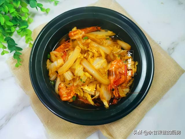 别总用五花肉焖白菜了，换这食材，咸鲜味美，简单又下饭