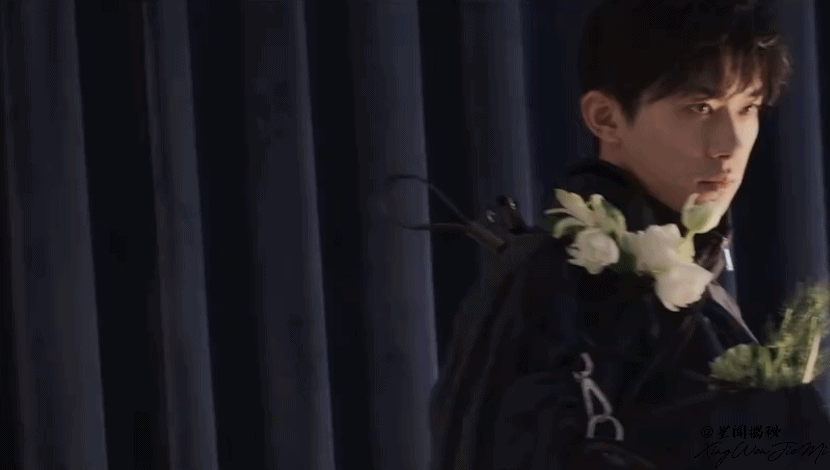 易烊千玺KINFOLK夏季刊封面花絮动图，那个绅士礼太有爱|电影工厂