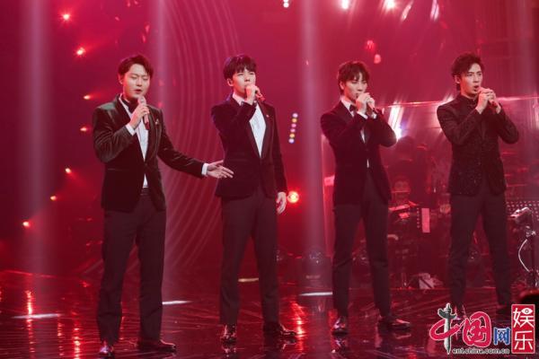 中国网▲《歌手·当打之年》突围赛打响，吉克隽逸胡夏首秀新作