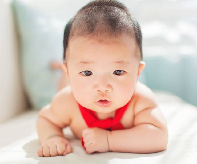 雾里看小花■宝宝啃脚丫可以变聪明？