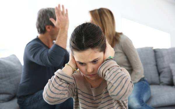 「你的育儿经」研究发现：男人做家务，夫妻更容易离婚？这几个研究依据很有道理