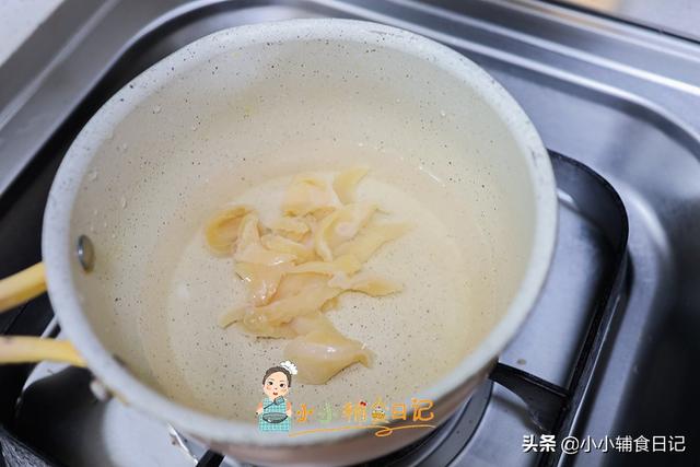 你的育儿经：六个月给娃加辅食你给孩子吃肉了吗？菠菜鸡肉泥