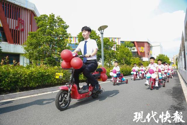 天空的彩虹|超萌预警！幼儿园老师结婚，183个娃组成“超级豪华亲友团”