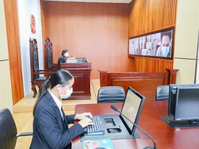 人民法院报▲被告人在医院？5G庭审助力疫情防控！