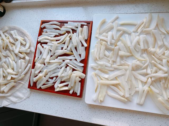 用传统的方法制作萝卜干，简单3步，脆爽好吃又下饭，保存时间久