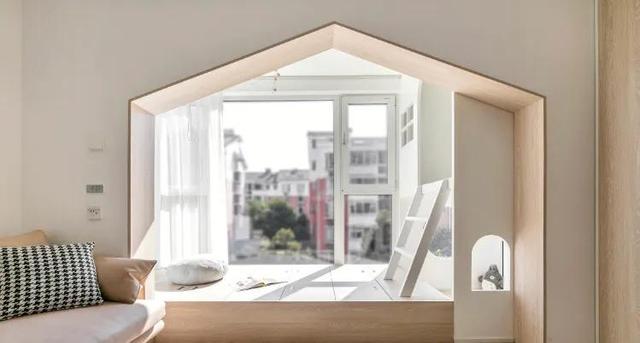 难怪“刷大白”又火了，学她家这样搭配，透着骨子里的高级感！