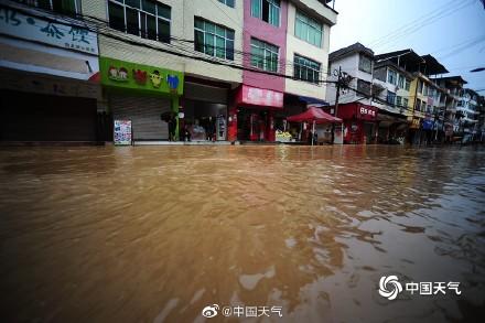 5月3日凌晨开始,重庆酉阳遭受暴雨袭击,丁市镇,后坪乡河水猛涨,部分