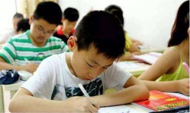 「你的育儿经」凭什么父母可以攀比孩子成绩，却不允许孩子攀比父母财富？