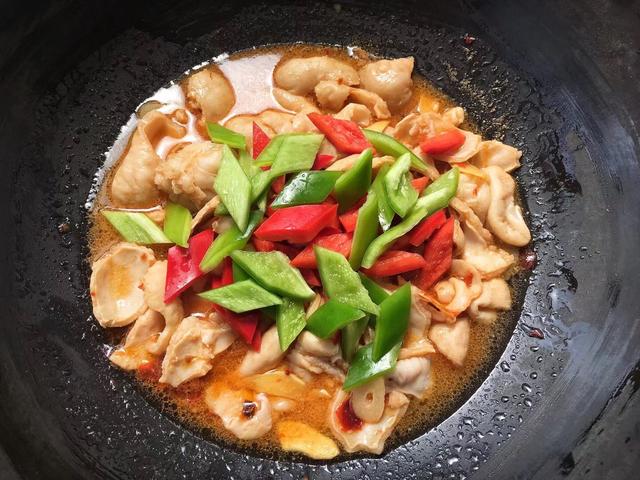 洋葱和它是“绝配”，简单一炒，香辣入味，一口接一口停不下来