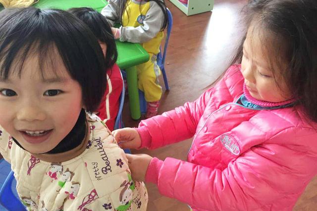 天使宝贝：好看不代表实用，这3种衣服对“幼儿园小朋友”来说，可能有伤害