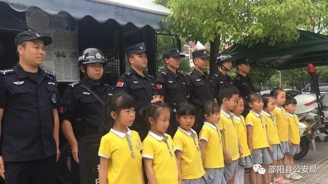 超级宝妈|宝宝乐幼儿社会活动——参观警察叔叔的“家”！