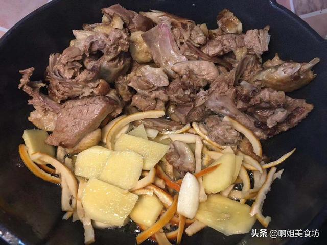 冬天干燥要吃鸭肉，牢记“1泡3放”，出锅香气四溢无腥味