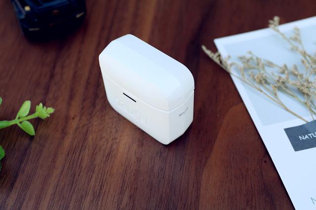 把操作做到小学生都能上手即用，德国版AirPods半个月体验