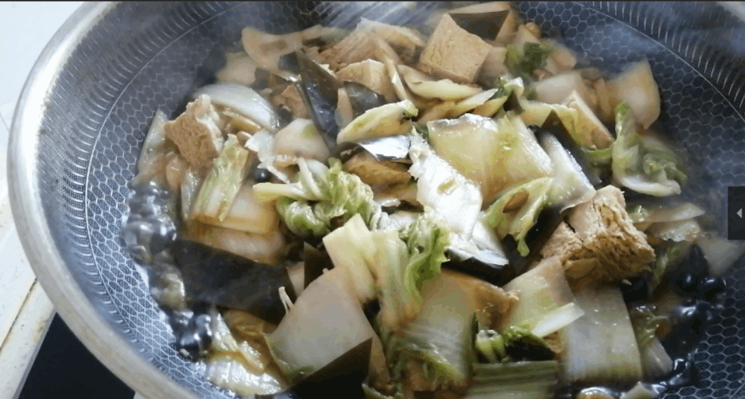 北方人的家常菜：海带白菜烧冻豆腐