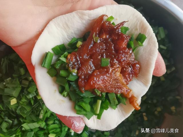 利津水煎包难怪驰名，原来真的是太好吃了，自己做馅大多汁，鲜香