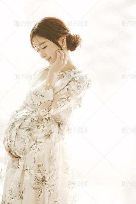 你的育儿经▲应采儿不愧是“最正辣妈”，孕期素颜嫩如水，自曝孕期保养秘籍
