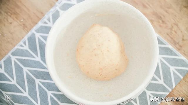 超级宝妈：箱一烤，就能品尝到可口的美食啦