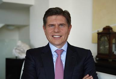 香港交易所|港交所任命首位非华裔行政总裁：欧冠升称再接再厉