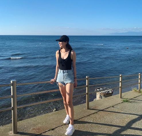 原味哆啦|郑希怡为参加《乘风破浪》减重40斤，看到她的腿后，杨幂都要自卑