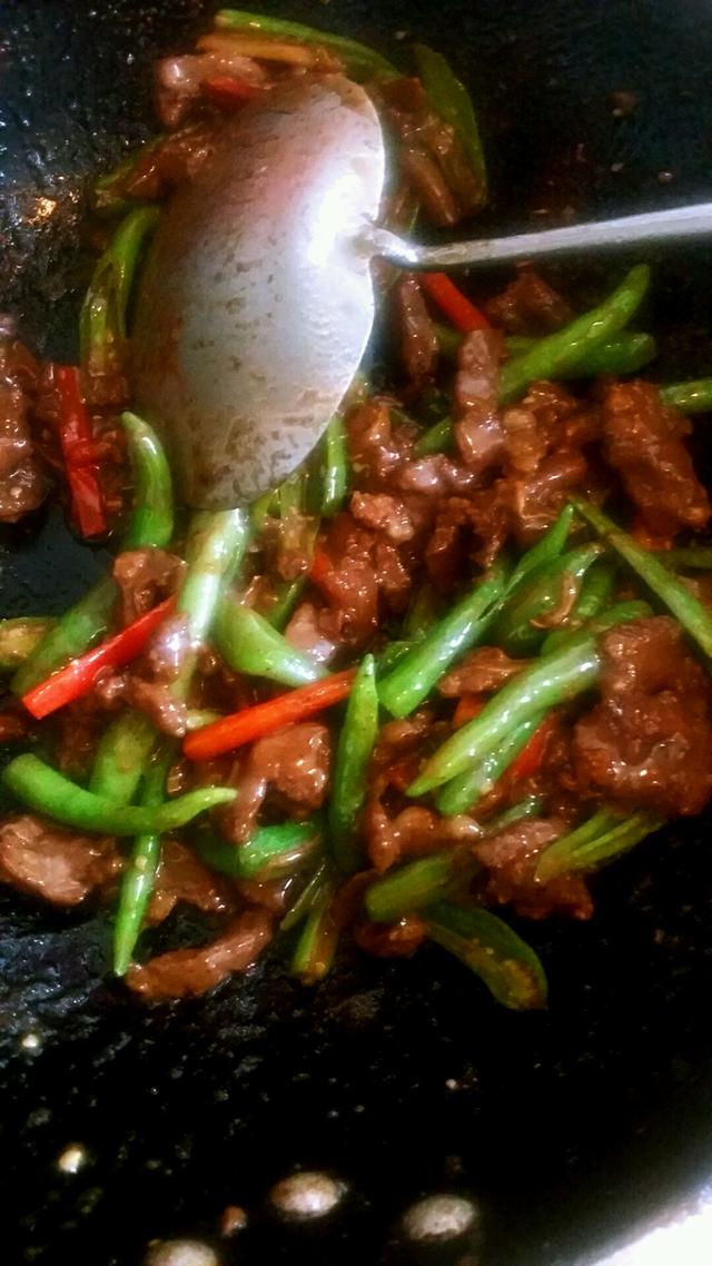 还是没胃口？家常小菜杭椒牛柳，找回你的食欲，两碗米饭都不够吃