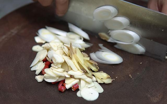 农家人都爱吃的鱼冻豆，很多人没吃过，下饭下酒，做1次吃3天