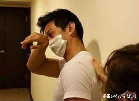 [超级宝妈]多胞胎产妇剖腹产是大出血，产房外的老公跪地祈祷，终母子平安