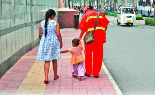 「你的育儿经」“妈，能别给我丢人吗”孩子在家长会上的话，撕开底层家庭的心酸