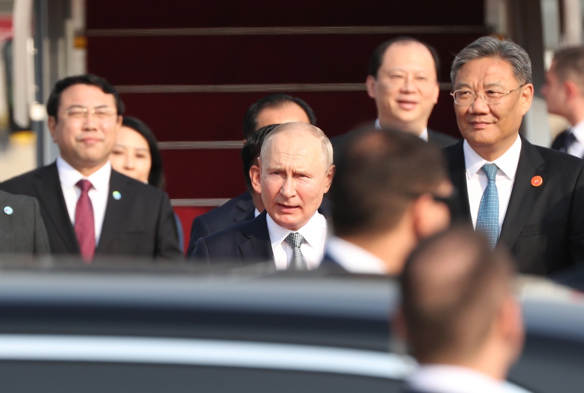 刚刚！俄罗斯总统普京乘飞机抵达北京_凤凰网视频_凤凰网