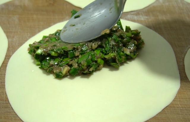 韭菜盒子最好吃做法，不用发面也柔软，鲜香肉嫩，一次至少吃5张